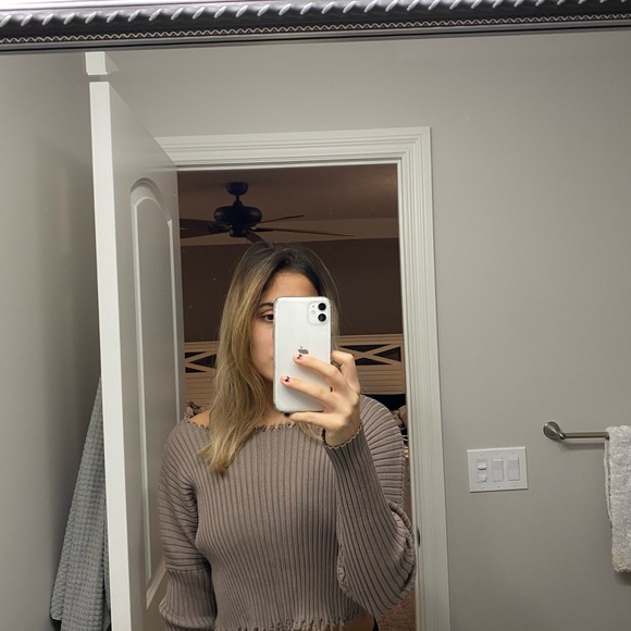 LONG SLEEVE CROPPED SWEATER - Picture 2 of 2